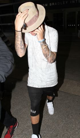 Justin Bieber arriving at airport for the manny pacquiao floyd mayweather fight