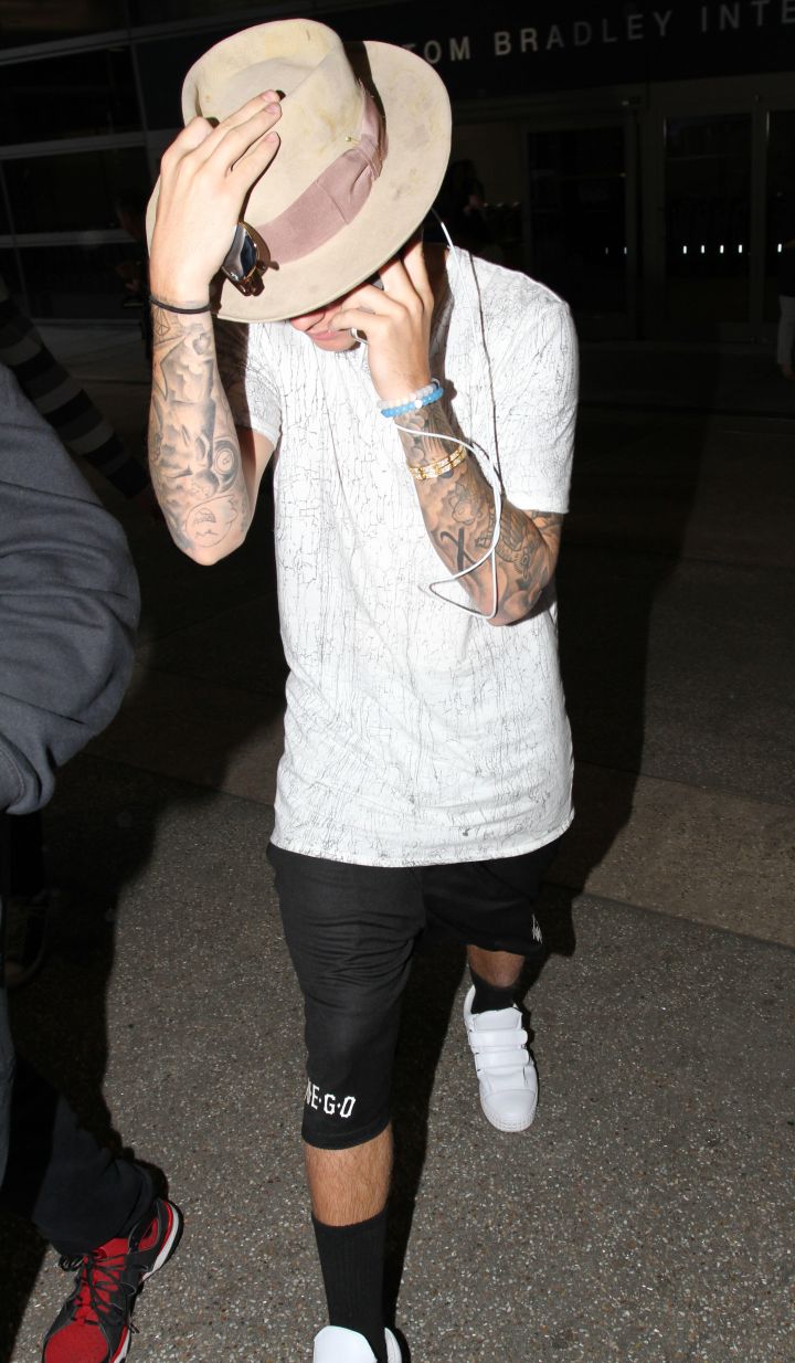 Justin Bieber arriving at airport ahead of Mayweather/Pacquiao weigh-in.