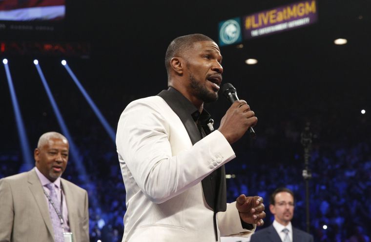 Jamie Foxx sings the national anthem.