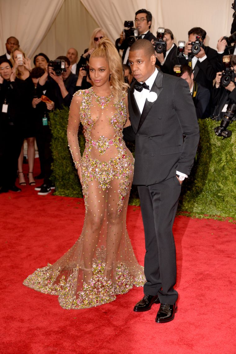 Take a long hard look at this picture, because sometimes you just want to eat pizza as you watch Jay Z and Beyonce kill it at the Met Gala.