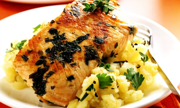 Salmon fillet on herb & potato mash