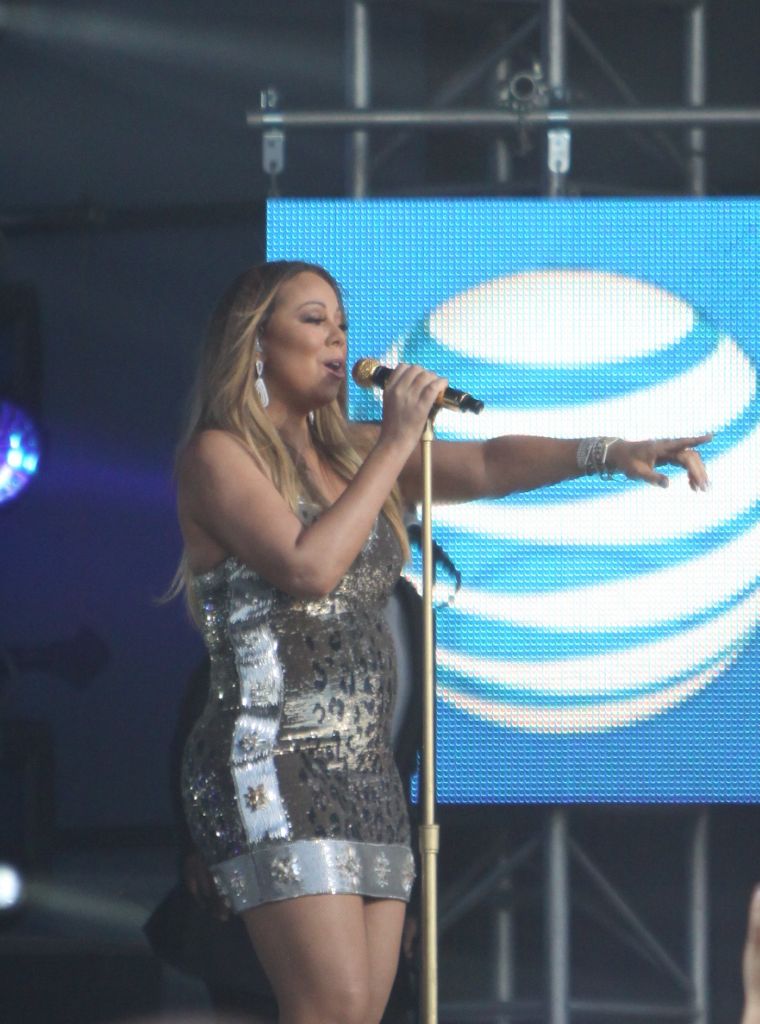 Mariah Carey had her FUPA on fleek at the "Jimmy Kimmel Live!" studios in Hollywood, CA, where she performed an outdoor show for fans.