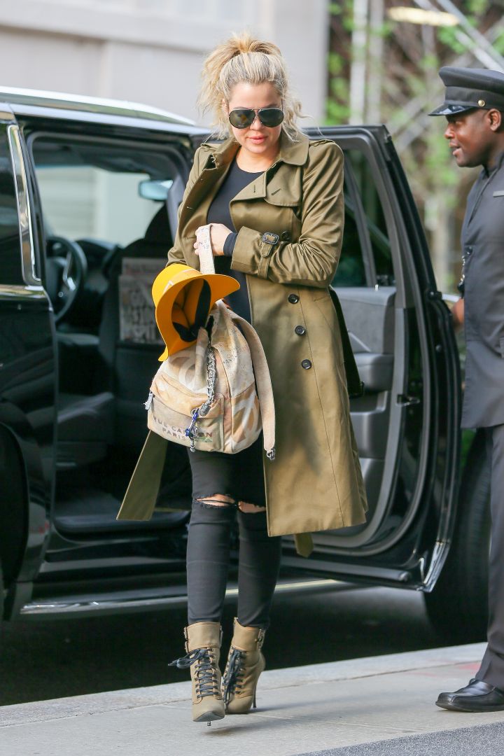 After a trip to Dubai, Khloe Kardashian arrived make-up free to her hotel in NYC.