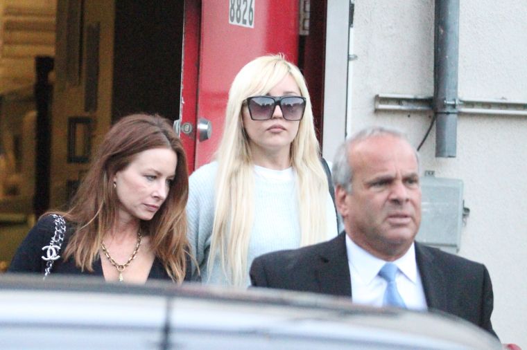 Amanda Bynes had a blonde moment as she left Craig's eatery in West Hollywood.