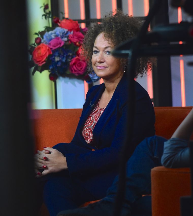 Rachel Dolezal makes sure her ‘fro is picture perfect for her “Today” show appearance.