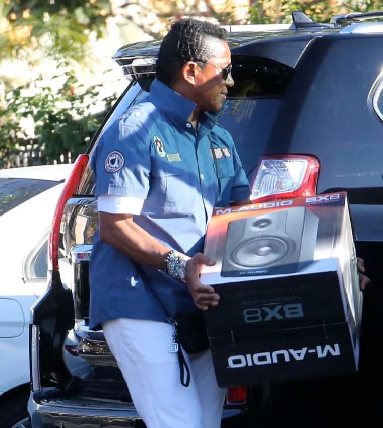 Jermaine Jackson runs some errands with family.