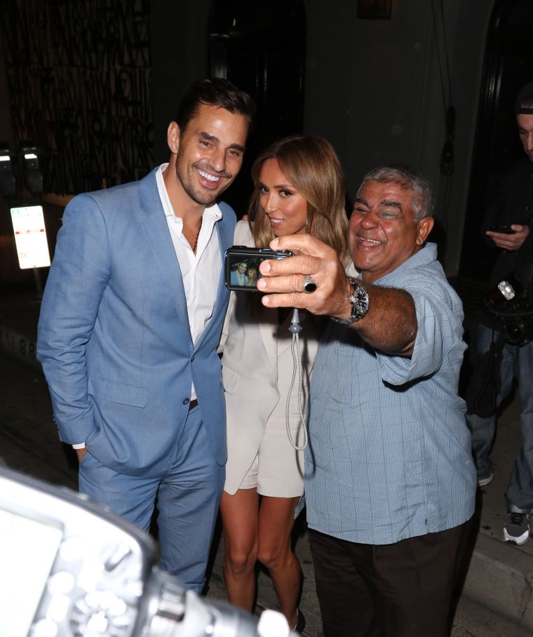 Bill and Giuliana Rancic prove their selfie prowess on their way into Craig’s restaurant in Hollywood.