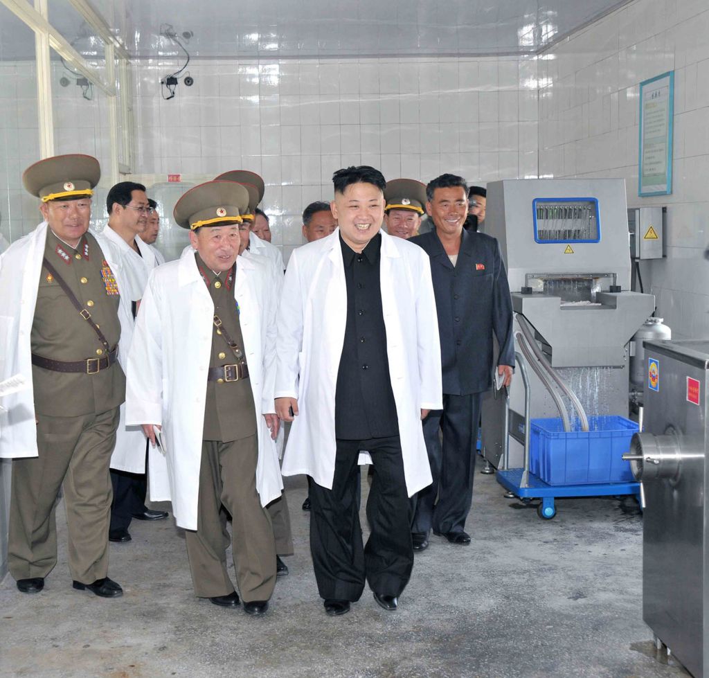 North Korean leader Kim Jong Un (C) inspecting a pig farm 2013