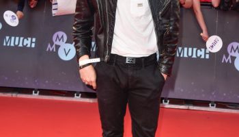 much music awards red carpet arrivals