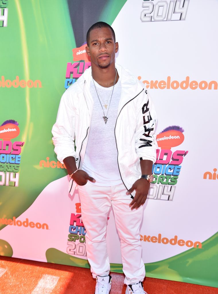 Cruz keeps it grown and sexy at the Kids Choice Awards.