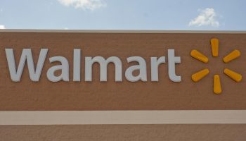 Wal-Mart Reclaims Top Spot From Exxon Mobil on Fortune 500 List