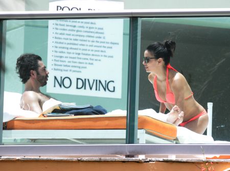 Eva Longoria and boyfriend Jose Antonio Baston relaxing on Miami Beach