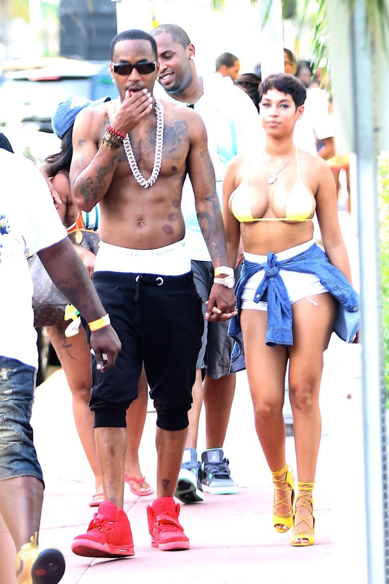 Safaree Samuels took his new model chick to thot paradise, aka South Beach, Miami.