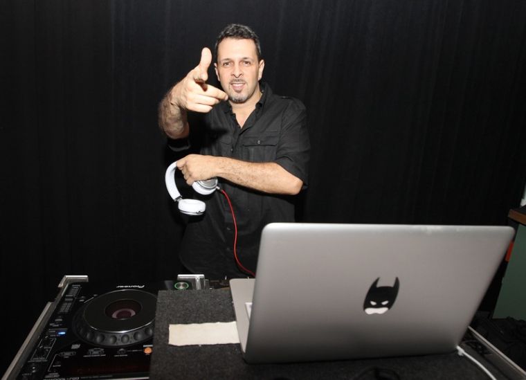 DJ Tony Touch had the Hennessy V.S.O.P Celebration for Hamilton’s 1st Week of performances on Broadway going up at URBO on Saturday.