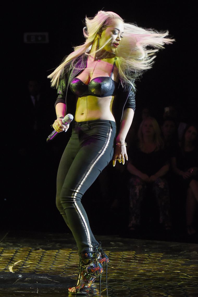 That Hilfiger boy should be mad right now. His ex Rita Ora was looking so good during a recent performance.