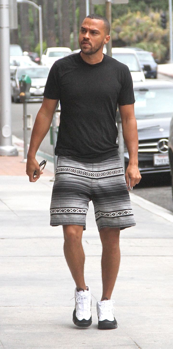 Expectant dad Jesse Williams was spotting shopping in Beverly Hills.