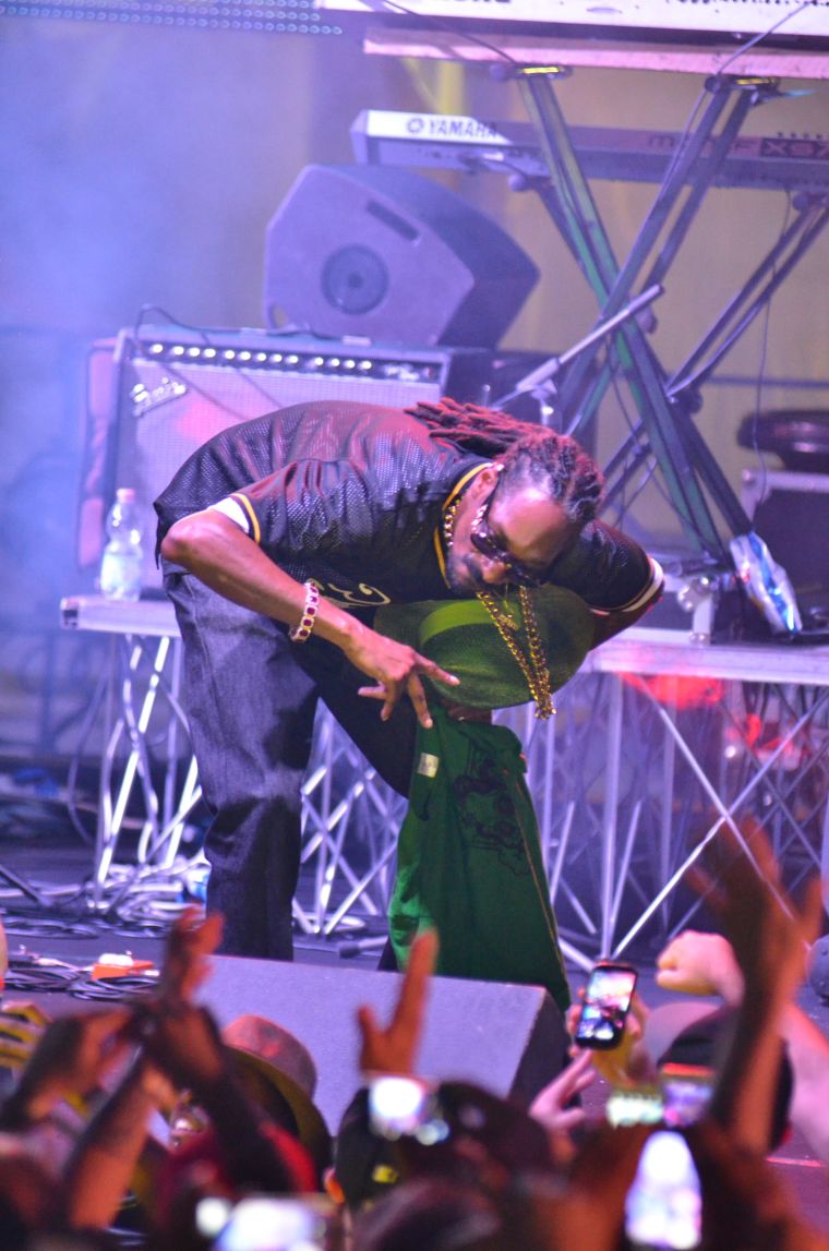Uncle Snoop hit that get down low pose while performing in Naples at Arenile Beach.