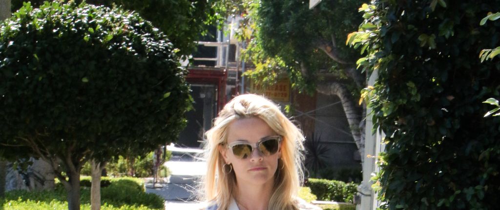 Reese witherspoon shopping on melrose place