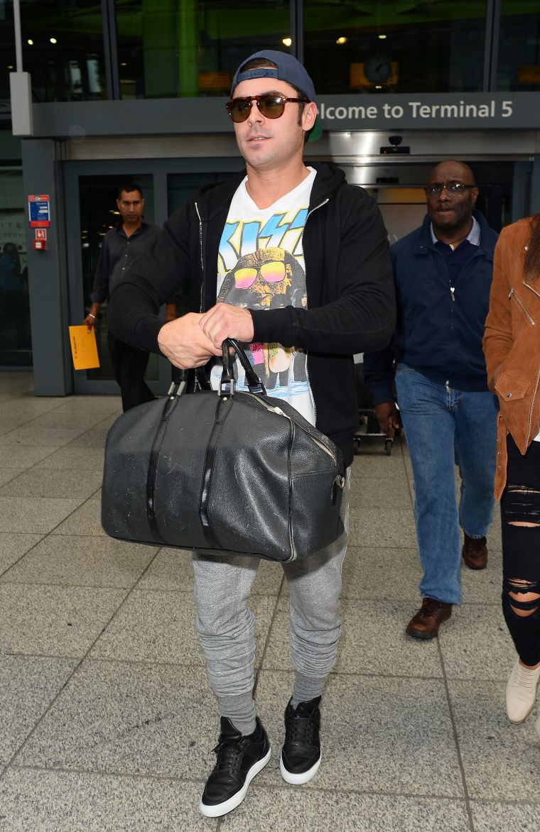 Zac Efron kept it casual while arriving at Heathrow Airport in London.