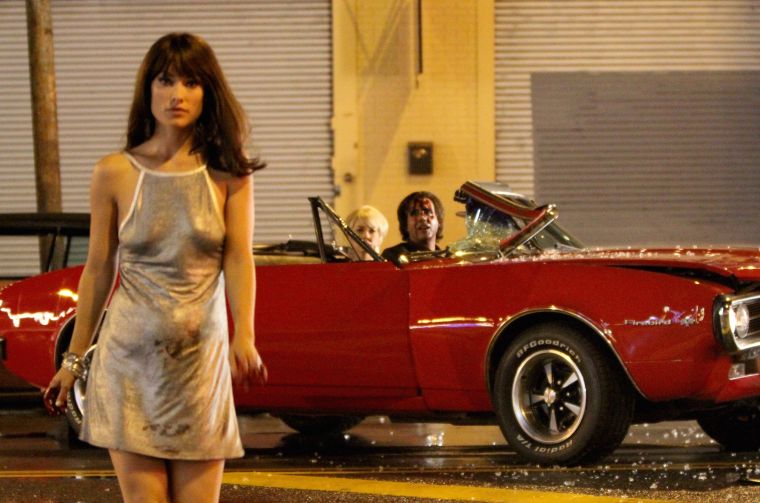 Olivia Wilde sports a fake baby bump while filming a disturbing scene for HBO series "Vinyl."