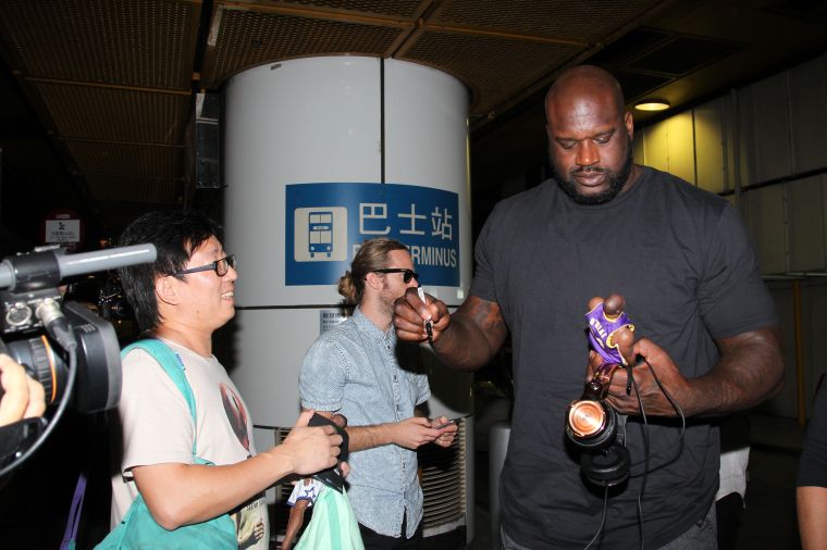 Shaquille O'Neal forgot his passport while at the China Ferry Terminal before going to Macau in Hong Kong.