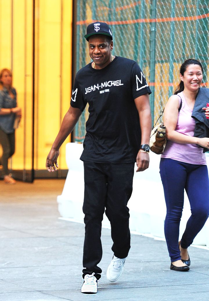 Jay Z left his Broadway office in a good mood before heading home in NYC. He does go home to Beyonce… We would be in a good mood too!