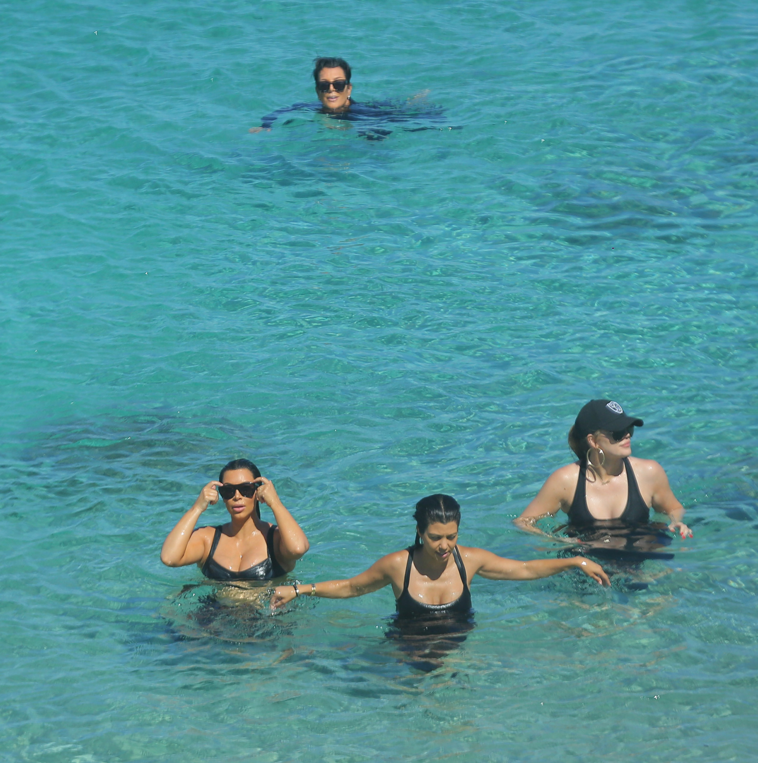 kadashian & jenners vacation in st. barts