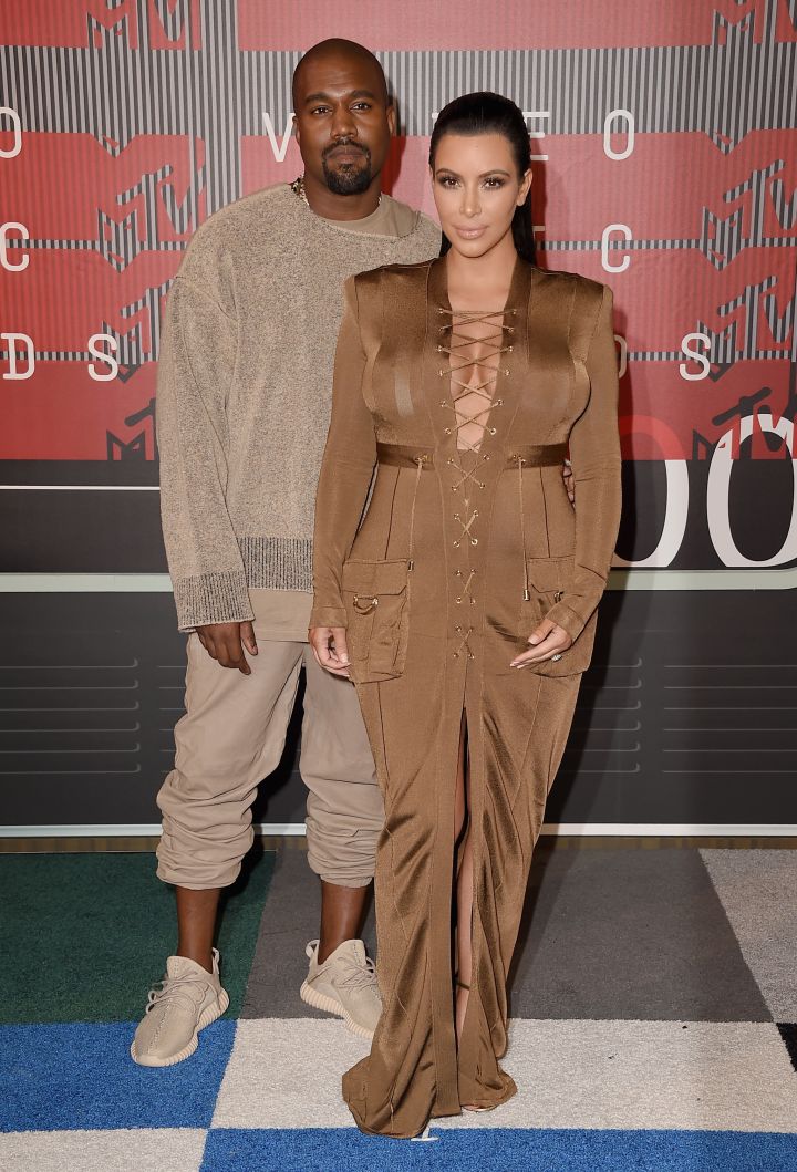 Kim Kardashian arrived with her hubby, Kanye West, who will receive the 2015 Video Vanguard Award.