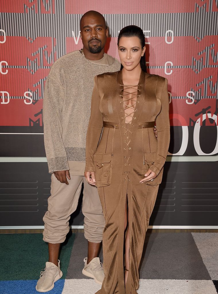 Kim Kardashian arrived with her hubby, Kanye West, who will receive the 2015 Video Vanguard Award.
