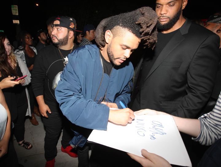 The Weeknd does his part to make a fan’s day after leaving the VMAs.