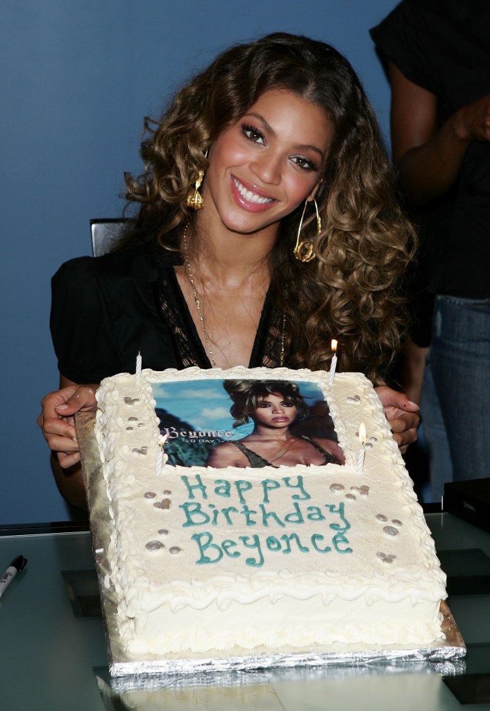 Ring The Alarm! 20 Sweet Pics Of Beyonce During The “B’Day” Era ...