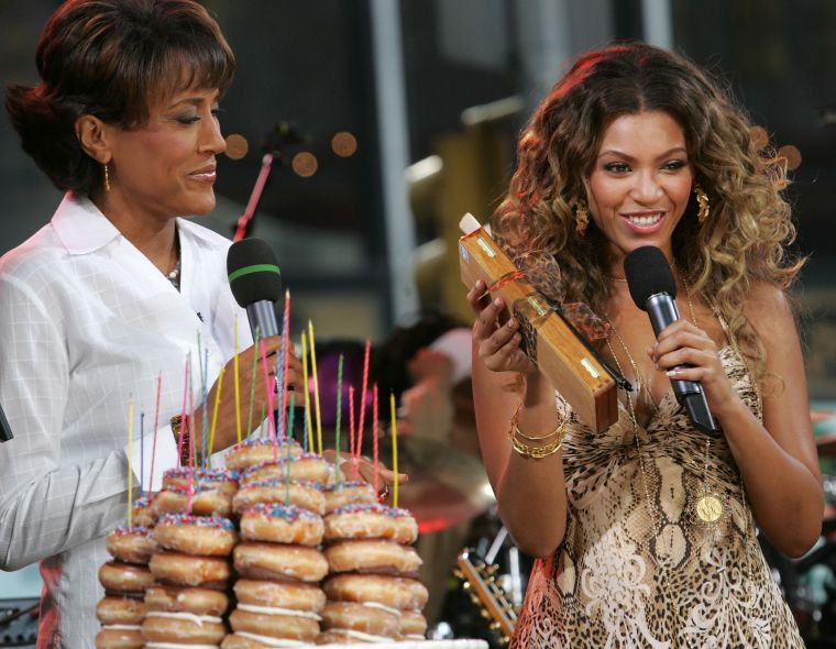 Beyonce and Robin Roberts share a laugh.