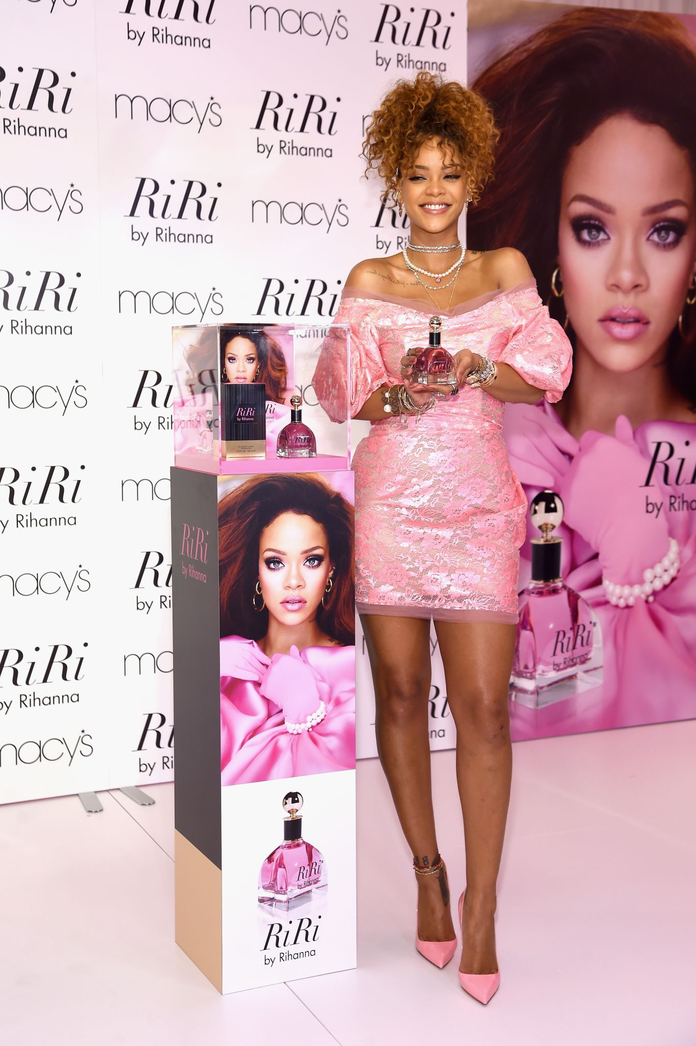 Rihanna Gets Glammed For Her ‘riri Fragrance Launch In Brooklyn Global Grind