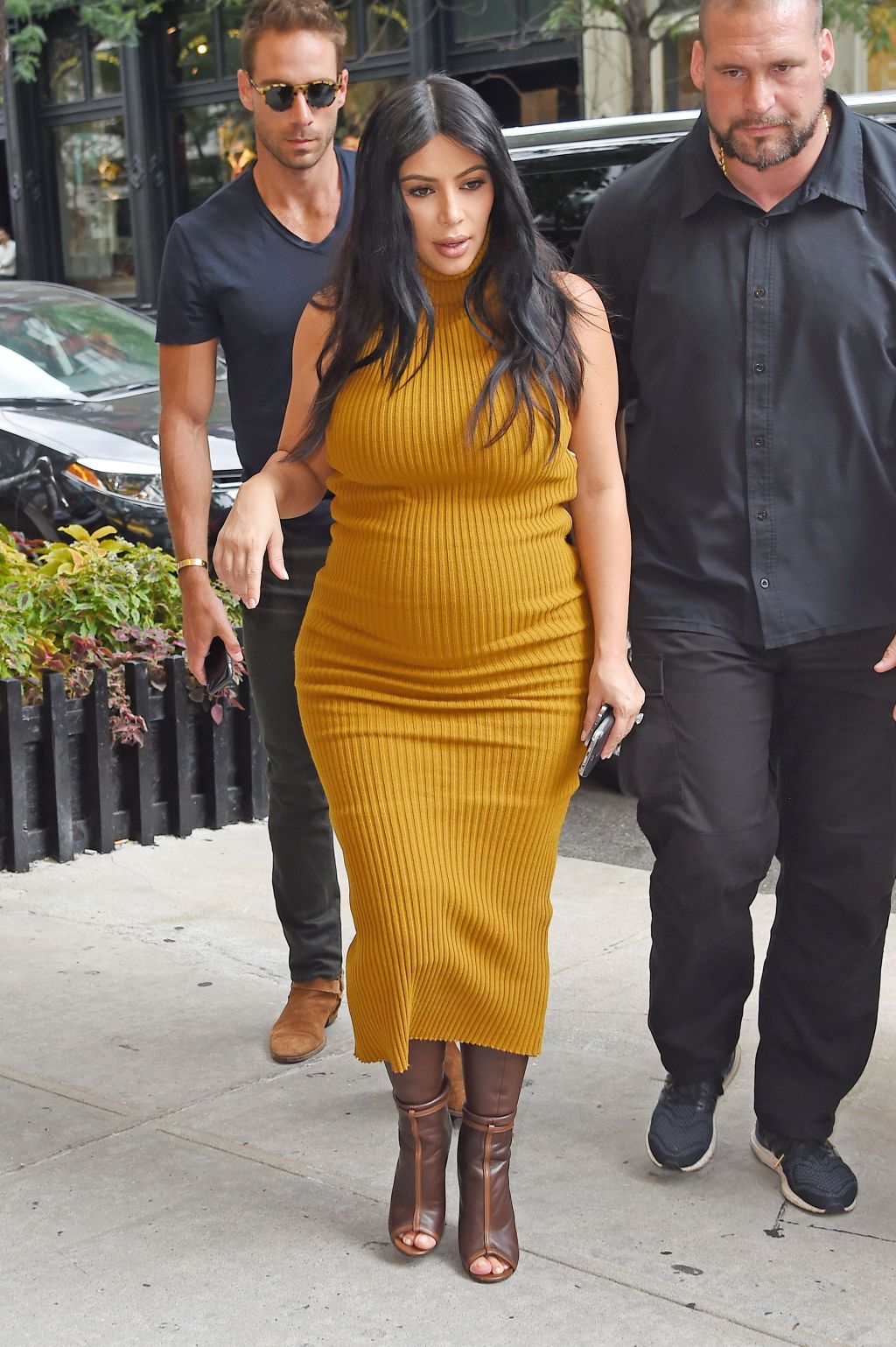 Pregnant Kim Kardashian & Daughter North West Take NYC