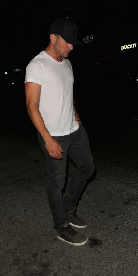 Actor Ryan Phillippe tried to keep a low profile while exiting The Nice Guy restaurant in L.A., but wasn’t quite incognito.