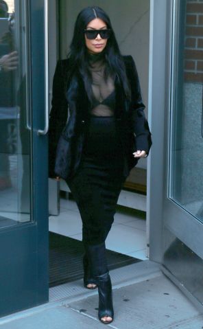 pregnant Kim Kardashian in NYC