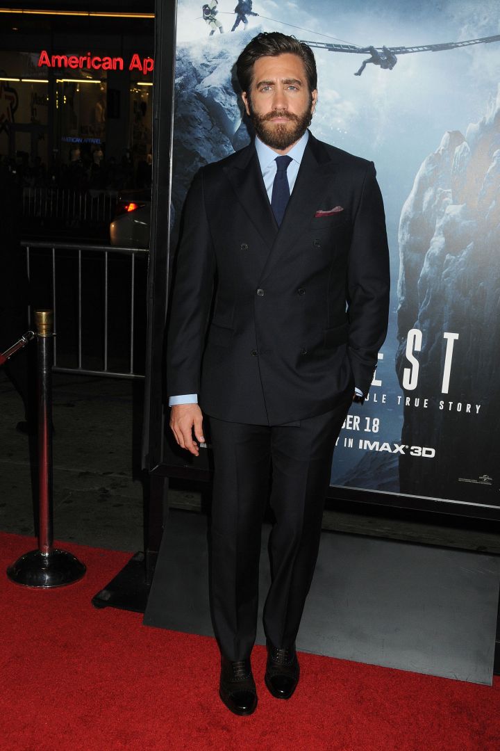 Jake Gyllenhaal was dapper AF at the Los Angeles “Everest” movie premiere red carpet.