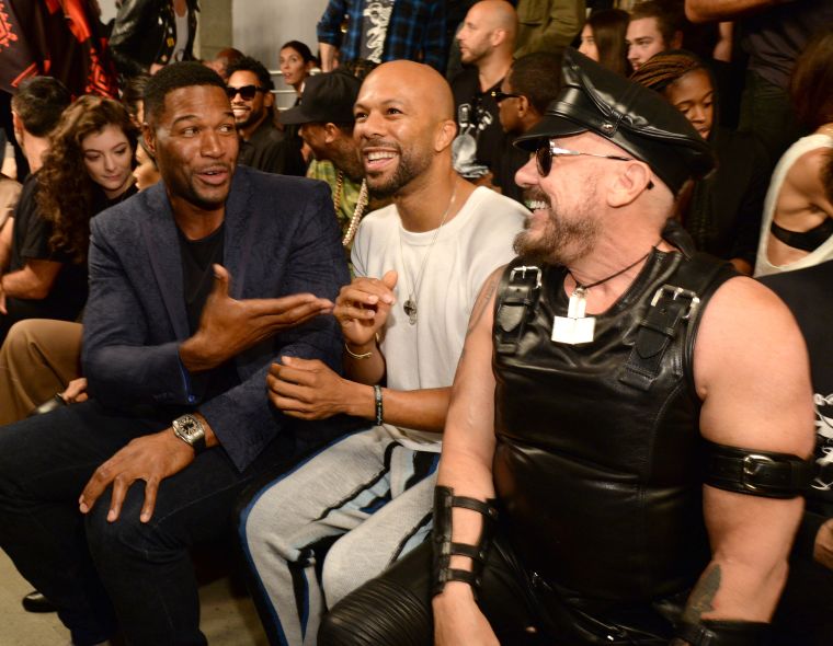 Michael Strahan jokes around with Common front row.