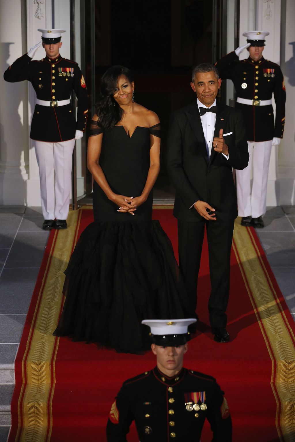 President Barack Obama and Michelle Obama waiting on the North Portico for the arrival of Chinese President Xi Jinping and his wife Madame Peng Liyuan ahead of a state dinner at the White House September 25, 2015 in Washington, DC.