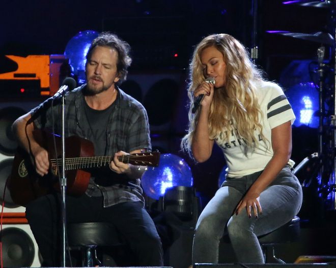 Eddie Vedder and Beyonce perform 'Redemption Song' during the 2015 Global Citizen Festival at Central Park on September 26, 2015 in New York City.
