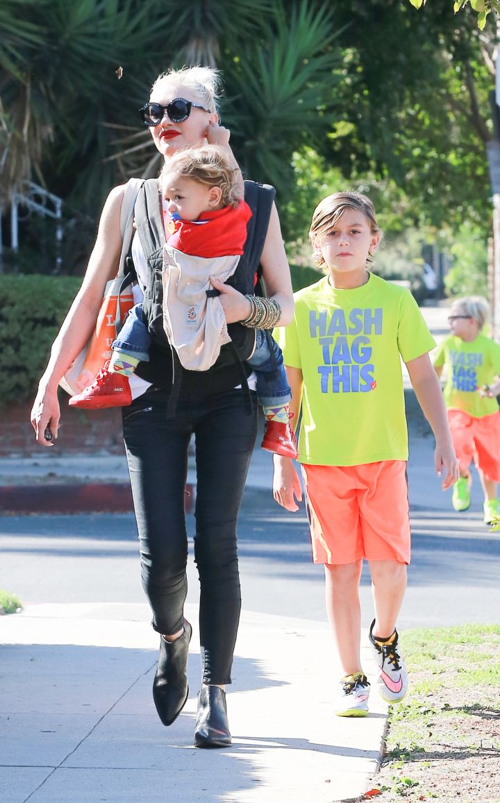 Gwen Stefani takes her children to church, but if you look closely, one of them didn’t think she was serious about leaving him behind.
