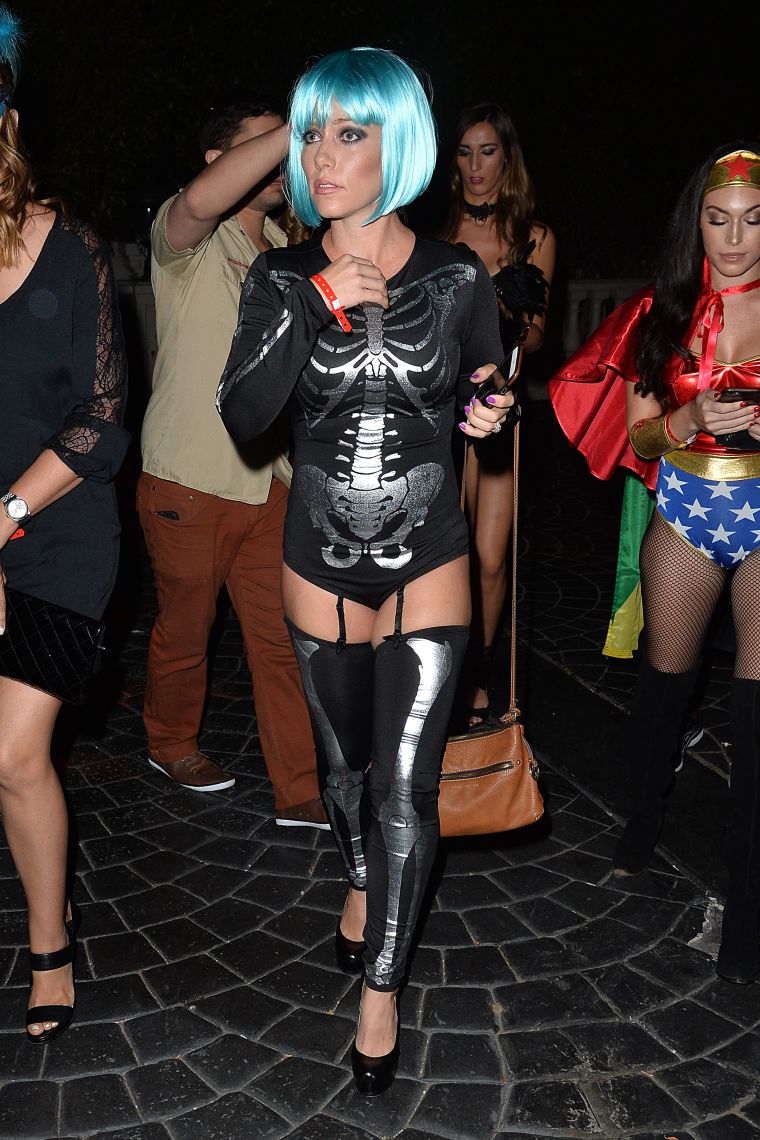 Kendra Wilkinson stepped out in a blue wig.