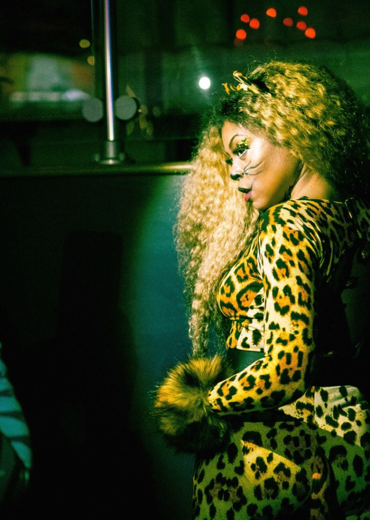 Growl at that cookie.