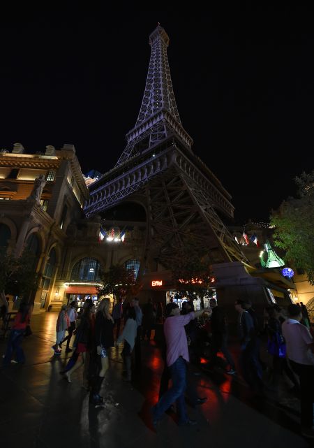 Las Vegas turns the lights on its Eiffel Tower replica off, showing solidarity with Paris following multiple terror attacks.