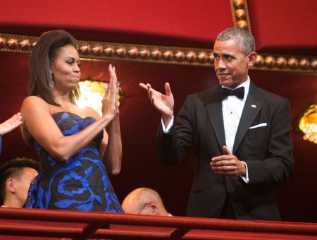 38 Pictures Of Barack and Michelle Obama Showing Each Other Love