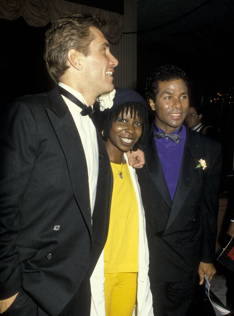Whoopi Goldberg chatted with fellow actors before hitting the carpet at the 1986 Golden Globes.