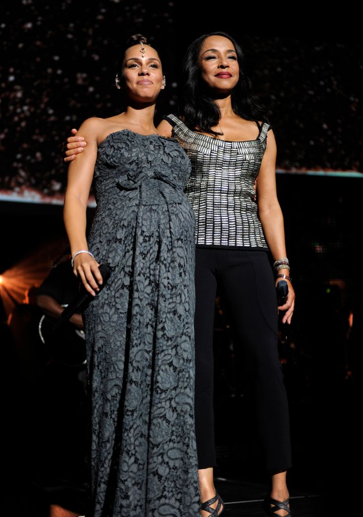 Sharing the stage with Alicia Keys while looking flawless.