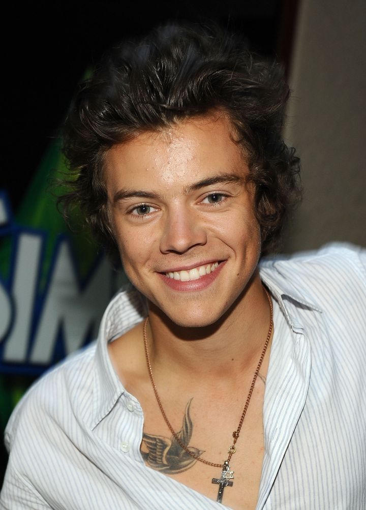 As he started to mature, Harry got rid of the bangs and we got to see his gorgeous face.