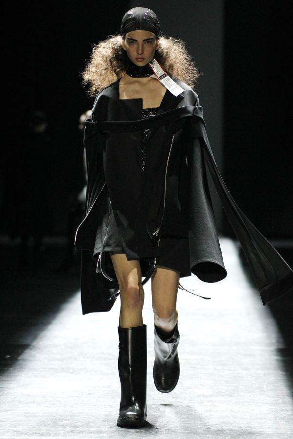 hood by air