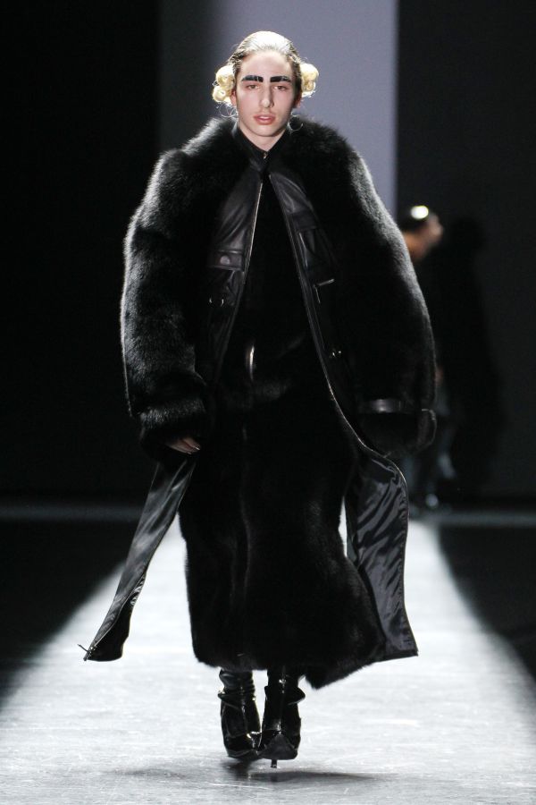 hood by air